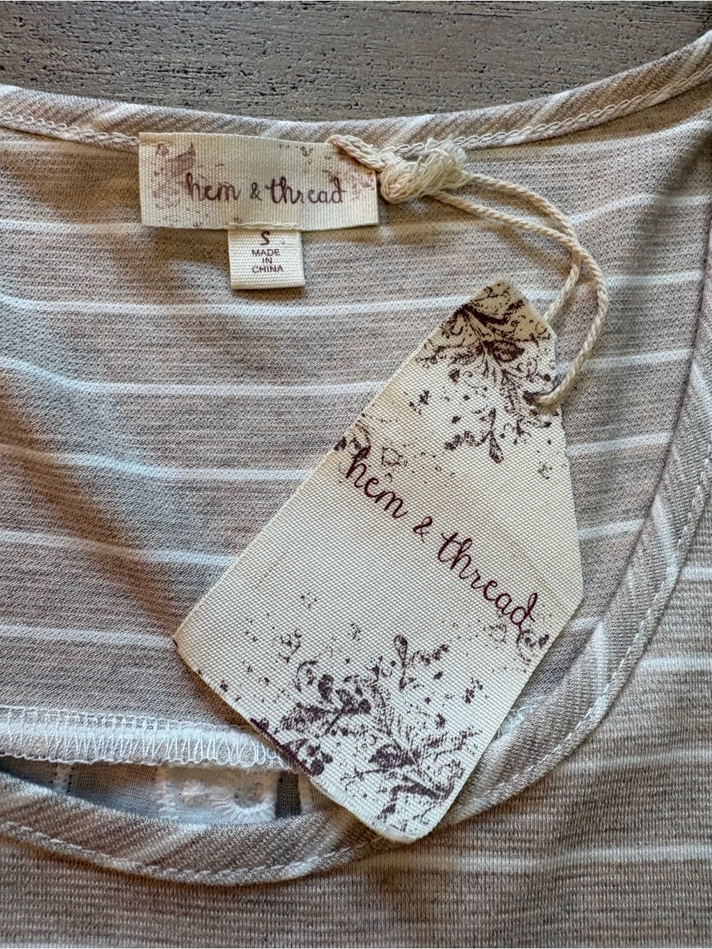 Hem & Thread Boho Eyelet Lace Striped Eyelet Tank Top Size Small NWT - Picture 4 of 7